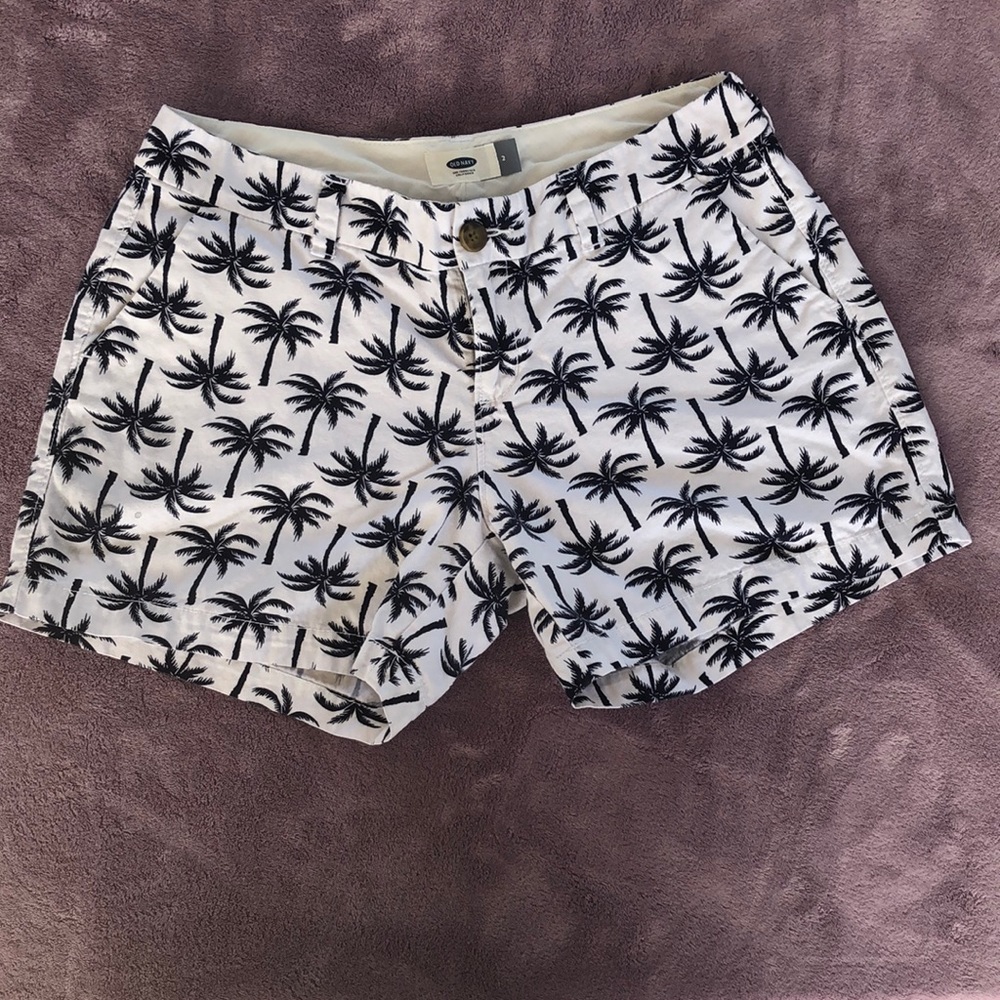 Old navy white & navy palm tree shorts